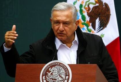 El presidente de México prioriza frenar el déficit y muchos economistas que creen que no es el momento de eso.