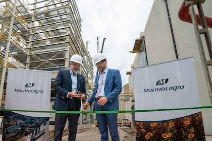 El presidente de Molinos Agro, Luis Perez Companc, y el gobernador de Santa Fe, Maximiliano Pullaro