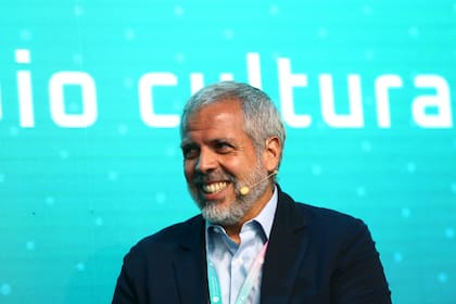 El presidente de Molinos Agro, Molinos Río de la Plata y Pecom, Luis Perez Companc, destacó la estabilización de la economía que logró el Gobierno y dijo que ahora viene el trabajo complejo de ganar competitividad.