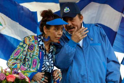 El presidente de Nicaragua, Daniel Ortega, y su esposa y vicepresidenta, Rosario Murillo, en Managua (AP Foto/Alfredo Zuniga, Archivo)