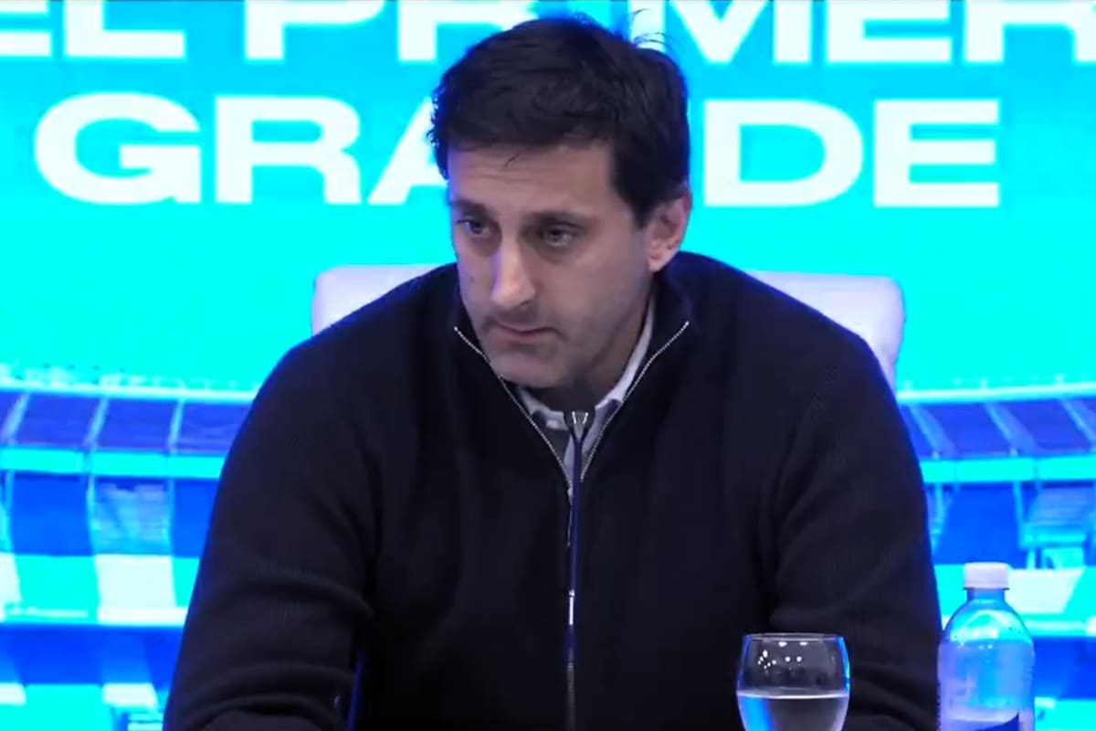 El presidente de Racing, Diego Milito, habló de la salida de Costas