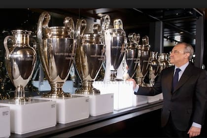 El presidente de Real Madrid Florentino Pérez y el orgullo de una nueva conquista del máximo título europeo de clubes