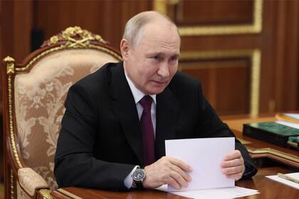 El presidente de Rusia, Vladimir Putin, asiste a una reunión con el líder checheno Ramzan Kadyrov en Moscú el 28 de septiembre de 2023.