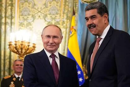 El presidente de Rusia, Vladimir Putin, junto al presidente de Venezuela, Nicolás Maduro, en el Kremlin, Moscú, el 7 de mayo de 2025