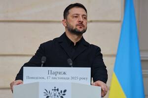 El presidente de Ucrania, Volodimir Zelensky, durante una conferencia de prensa en París (Archivo)