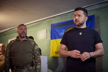 El presidente de Ucrania, Volodimir Zelensky, en una visita a sus tropas en Zaporiyia