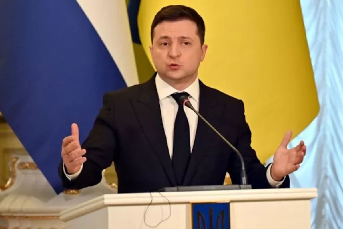 El presidente de Ucrania, Volodymyr Zelensky, ha dicho que su país está enfrentando una "guerra híbrida".