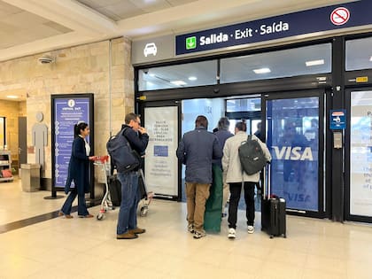 El presidente de Uruguay, Luis Lacalle Pou, llegó a Bariloche en un vuelo privado con los empresarios argentinos radicados en ese país
