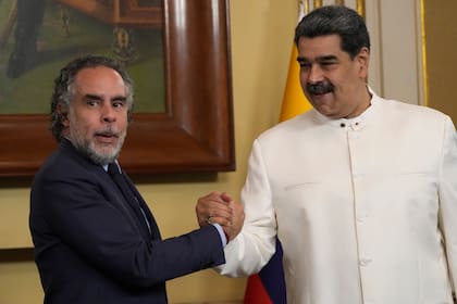 El presidente de Venezuela, Nicolás Maduro, se reunió con el embajador de Colombia, Armando Benedetti, en el Palacio de Miraflores en Caracas, Venezuela, en agosto de 2022