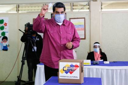 El presidente de Venezuela, Nicolás Maduro, tras votar en las elecciones legislativas de Venezuela