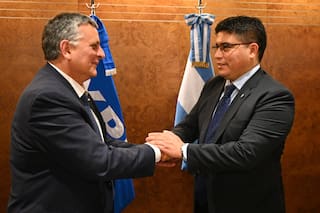 YPF y Santa Cruz firmaron hoy la cesión definitiva de los yacimientos convencionales