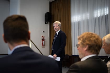 El presidente del Banco Central de la República Argentina, Santiago Bausili, sonríe previo a una conferencia de prensa