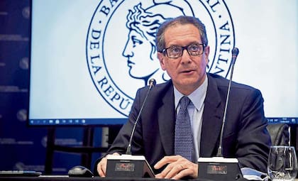 El presidente del Banco Central, Miguel Pesce, durante el anuncio de las nuevas regulaciones
