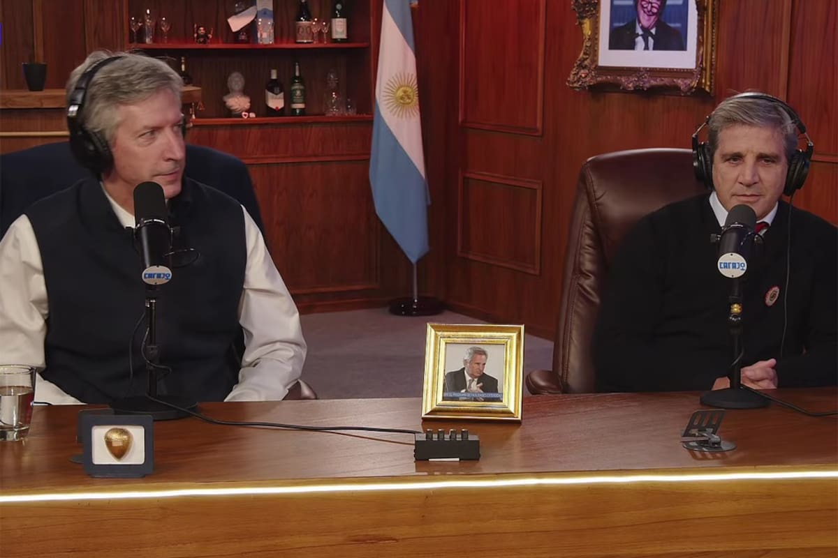 El presidente del Banco Central Santiago Bausili y el ministro de Economía Luis Caputo
