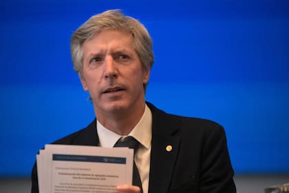 El presidente del Banco Central, Santiago Bausili, en una conferencia de prensa reciente