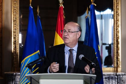 El presidente del BID destacó “avances notables” en la Argentina, pero advirtió: “Es solo una parte de la historia”