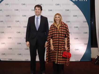 El presidente del CARI recibe a Amalia Amoedo