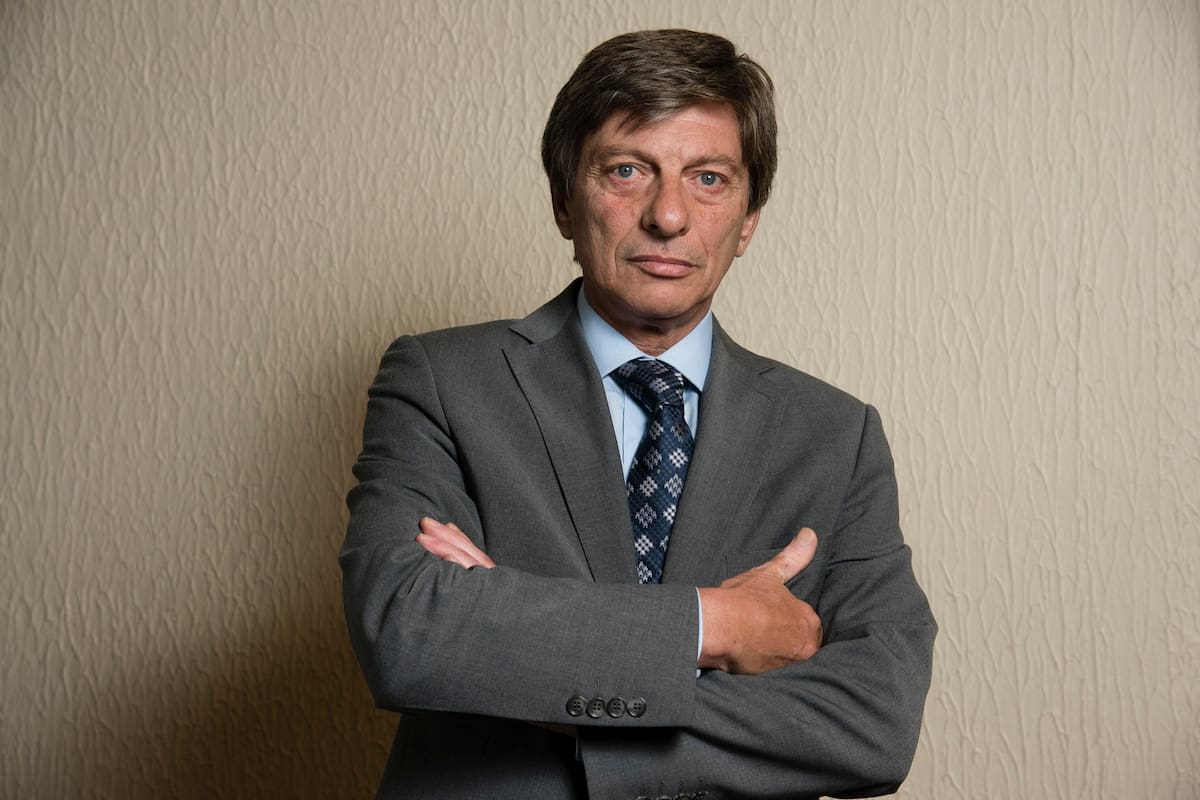 El presidente del Colegio de Escribanos porteño afirma que el decreto no especifica qué sucede si el desarrollador no termina el proyecto