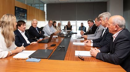El presidente del Conicet, Daniel Salamone junto a Nicolás Pino, de la Sociedad Rural Argentina (SRA); Elbio Laucirica, de Coninagro; Carlos Achetoni, de Federación Agraria Argentina (FAA) y; Carlos Castagnani de Confederaciones Rurales Argentinas (CRA)