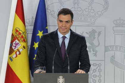 El presidente del Gobierno, Pedro Sánchez, durante la comparecencia en La Moncloa en la que ha reconocido como presidente encargado de Venezuela a Juan Guaidó