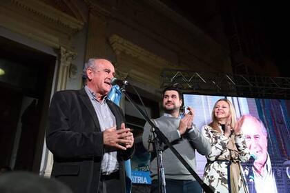 El presidente del Instituto Patria, Oscar Parrilli, estuvo en Rosario para la inauguración del Casa Patria junto a la senadora nacional María de los Ángeles Sacnun y el diputado nacional Marcos Cleri.
