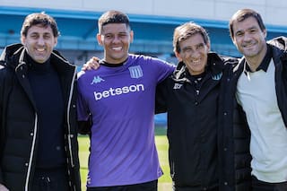 El primer día de Rojo en Racing: cómo fue recibido por el plantel y las similitudes con otros "ex" Boca