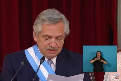 El presidente dijo que los fondos reservados dejarán de serlo y adelantó que serán destinados a medidas para paliar "el hambre"