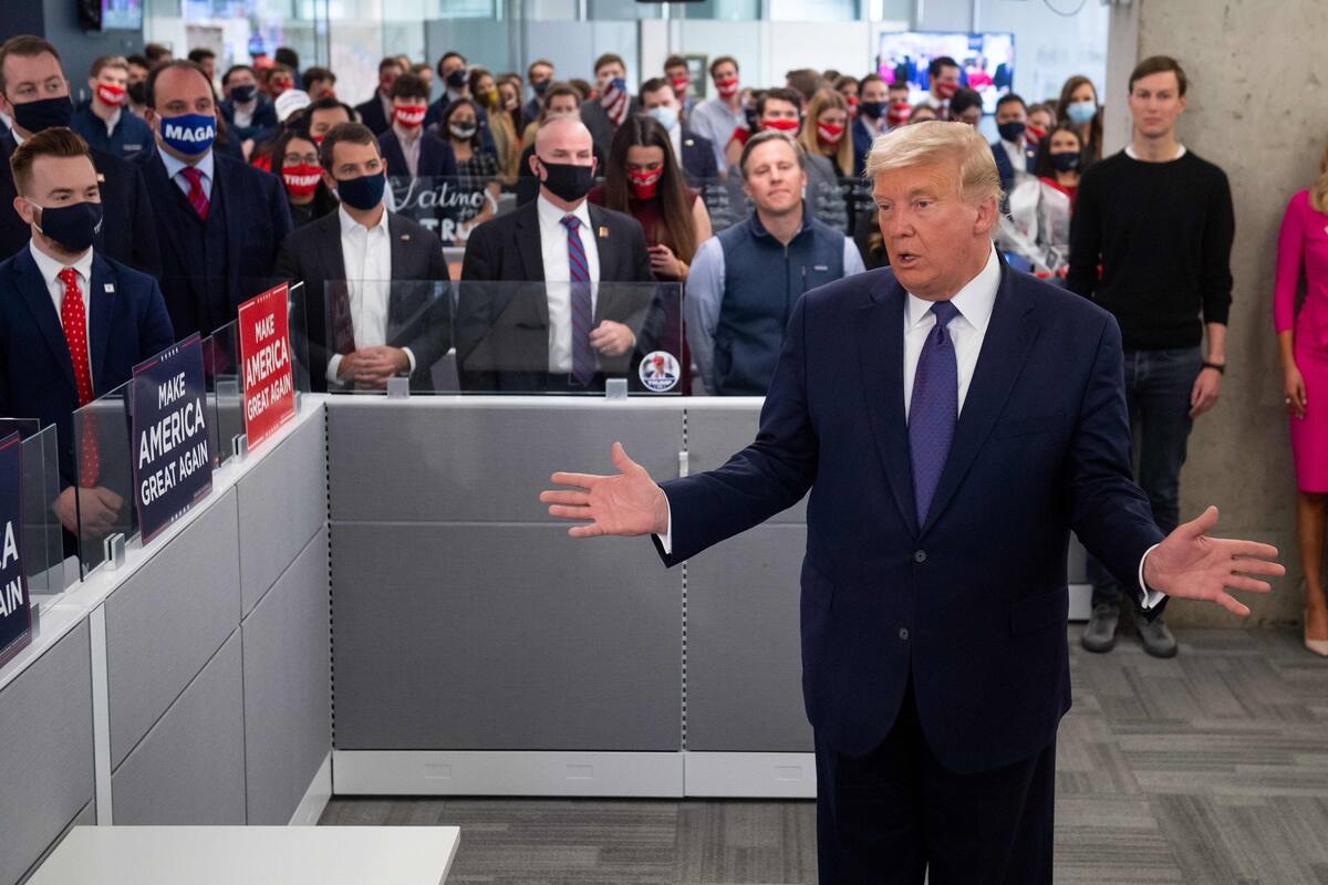 El presidente Donald Trump dando un discurso en un local de campaña en Arlington, Virgina