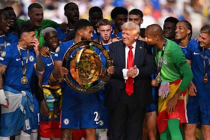 El presidente Donald Trump decidió celebrar con los jugadores del Chelsea su triunfo en el Mundial de Clubes, en Nueva Jersey.