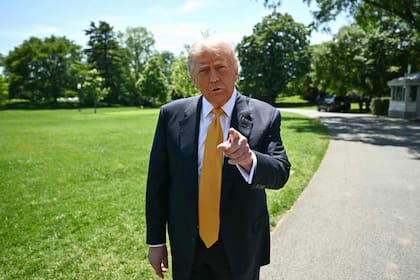El presidente Donald Trump, en la Casa Blanca antes de partir rumbo a China.
