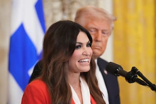 EEUU solicita la renuncia a su embajadora en Grecia, Guilfoyle, tras informes de conducta indebida