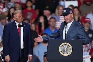 Trump dice que otorgará a Roger Clemens la Medalla Presidencial de la Libertad