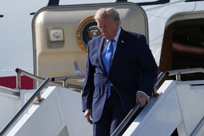 El presidente Donald Trump firmó dos órdenes ejecutivas destinadas a combatir el denominado turismo de parto y limitar los criterios de la ciudadanía por nacimiento
