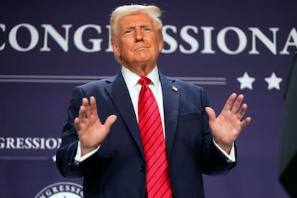 El presidente Donald Trump firmó la orden para imponer aranceles a México, Canadá y China