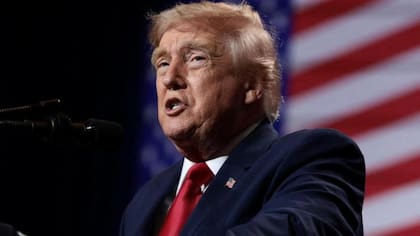 El presidente Donald Trump firmó una orden ejecutiva que restringía el derecho a la ciudadanía por nacimiento en EE.UU