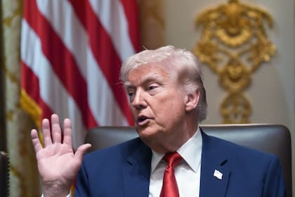 El presidente Donald Trump habla durante una reunión de su gabinete en la Casa Blanca