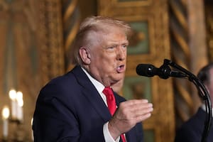 El presidente Donald Trump habla en su club Mar-a-Lago, el lunes 22 de diciembre de 2025, en Palm Beach, Florida.