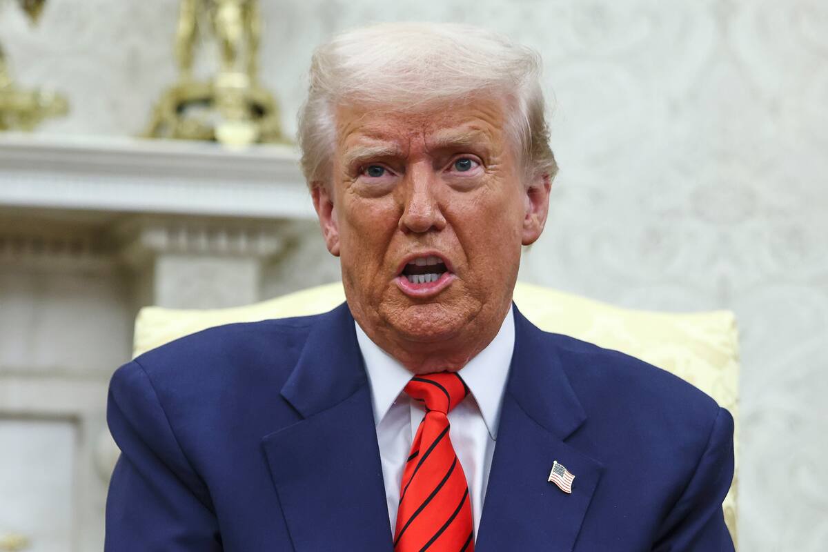 El presidente Donald Trump habla mientras se reúne con el secretario general de la OTAN, Mark Rutte, en el Despacho Oval de la Casa Blanca en Washington, jueves 13 de marzo de 2025