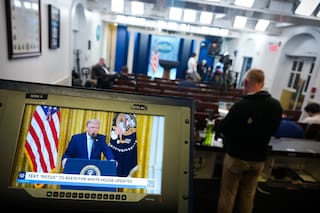 Periodistas instan a asociación de corresponsales a encarar a Trump en cena reprogramada
