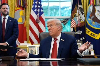 El presidente Donald Trump junto al vicepresidente JD Vance en la Oficina Oval de la Casa Blanca, el jueves 25 de septiembre de 2025