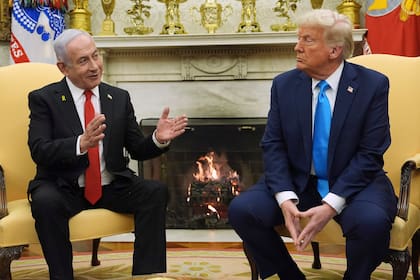 El presidente Donald Trump junto al primer ministro de Israel, Benjamin Netanyahu, en el Despacho Oval de la Casa Blanca