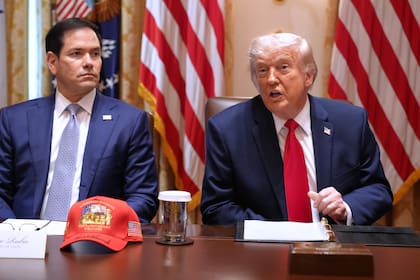El presidente Donald Trump, junto al secretario de Estado, Marco Rubio, durante una reunión de gabinete en la Casa Blanca