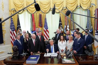 Trump firma una ley que favorece el avance del ICE y la Patrulla Fronteriza en EE.UU.