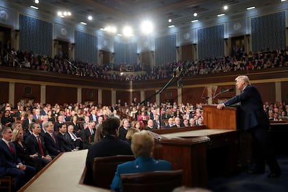 El presidente Donald Trump pronuncia un discurso ante una sesión conjunta del Congreso, el martes 4 de marzo de 2025, en el Capitolio en Washington