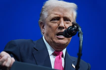 El presidente Donald Trump pronuncia un discurso durante el Foro de Inversión Saudita en el Centro Kennedy, el 19 de noviembre de 2025, en Washington. (Foto AP/Evan Vucci)