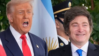 El presidente Donald Trump saluda a su par argentino, Javier Milei, en la Casa Blanca