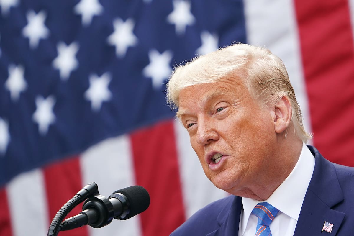 El presidente Donald Trump se ha visto envuelto en una serie de escándalos menos de un mes antes de las elecciones en Estados Unidos