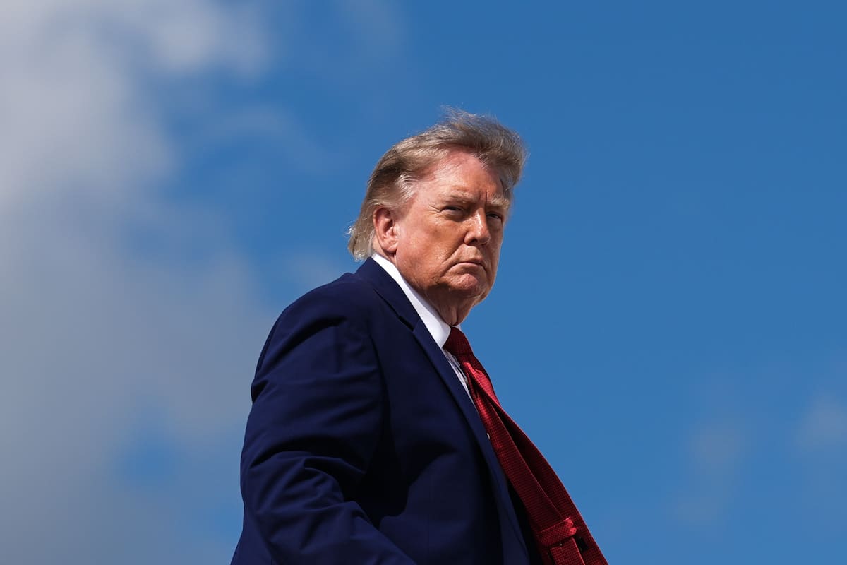 El presidente Donald Trump subiéndose al Air Force One en la Base Aérea Andrews en Maryland el 7 de