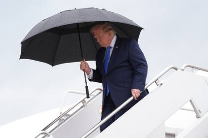 El presidente Donald Trump volvió a alternar amenazas de escalada militar con anuncios de negociación,