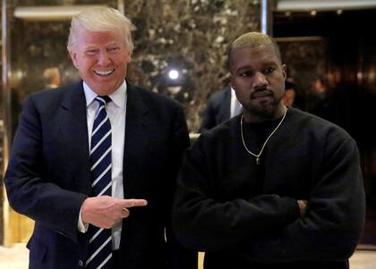 El presidente Donald Trump y el cantante Kanye West, cuando el empresario asumió por primera vez la presidencia de los Estados Unidos